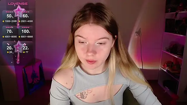 Snapshot of Strawberry_juli chatting on September 29, 2025, 6:40 am Strawberry juli online show from September 29, 2025, 6:40 am