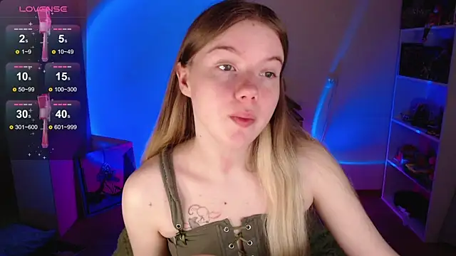 Snapshot of Strawberry_juli chatting on October 2, 2025, 5:58 am Strawberry juli online show from October 2, 2025, 5:58 am