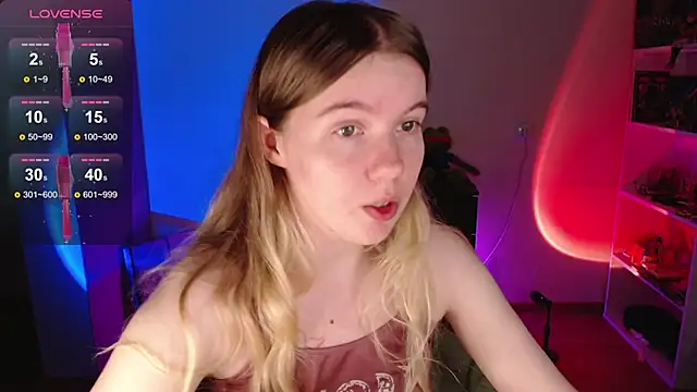 Snapshot of Strawberry_juli chatting on October 7, 2025, 11:29 am Strawberry juli online show from October 7, 2025, 11:29 am