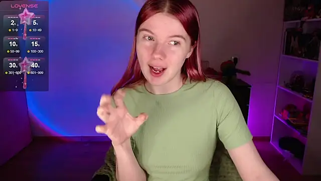 Snapshot of Strawberry_juli chatting on November 16, 2025, 5:02 am Strawberry juli online show from November 16, 2025, 5:02 am