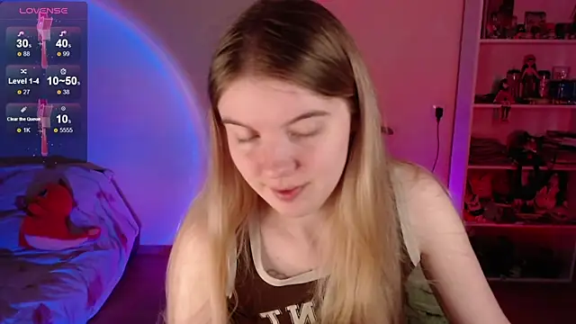 Snapshot of Strawberry_juli chatting on May 19, 2026, 5:36 am Strawberry juli online show from May 19, 2026, 5:36 am