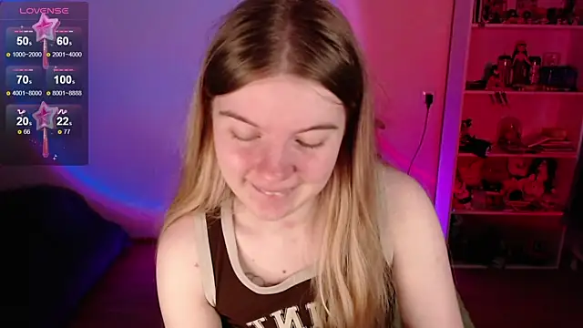 Snapshot of Strawberry_juli chatting on May 30, 2026, 1:14 am Strawberry juli online show from May 30, 2026, 1:14 am