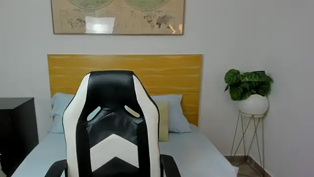 Snapshot of dulce_victoriaa_ chatting on March 15, 2025, 12:45 pm dulce victoriaa online show from March 15, 2025, 12:45 pm