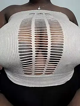 wamie12 online show from March 4, 2025, 11:11 pm