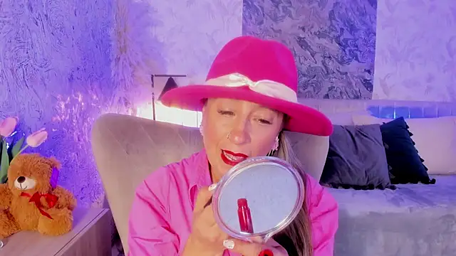 Liannaa  online show from October 1, 2025, 7:53 pm