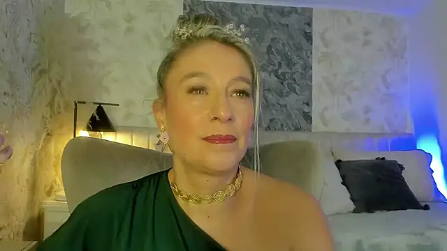 Liannaa  online show from November 25, 2025, 7:36 pm