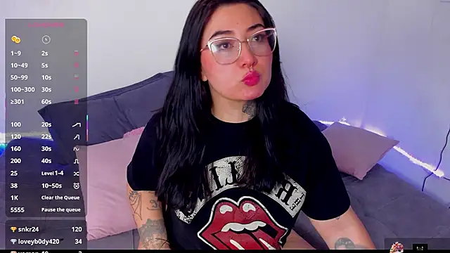 Curvybaddie99 online show from January 8, 2026, 7:21 am