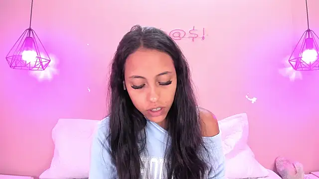 Snapshot of alahia_betancurx chatting on March 6, 2025, 12:19 pm alahia betancurx online show from March 6, 2025, 12:19 pm