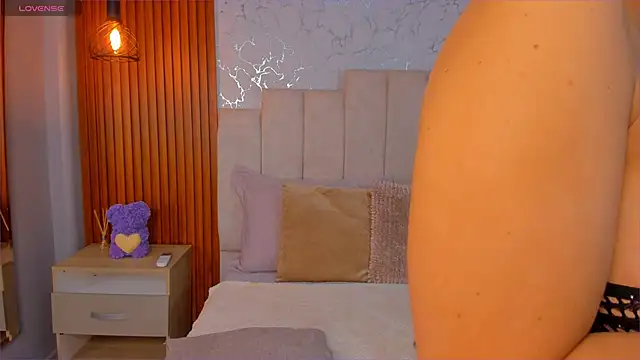 ScarlettWallace online show from September 20, 2025, 4:19 pm