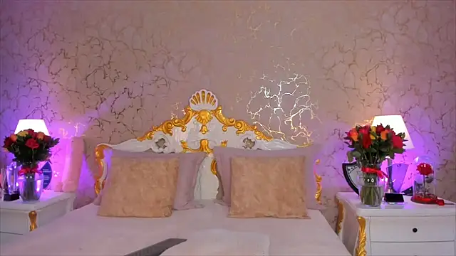 ScarlettWallace online show from November 8, 2025, 8:18 pm