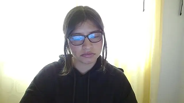Snapshot of saralo__ chatting on April 6, 2026, 6:42 pm saralo online show from April 6, 2026, 6:42 pm