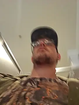 dylanroberts1995 online show from March 13, 2025, 1:50 pm