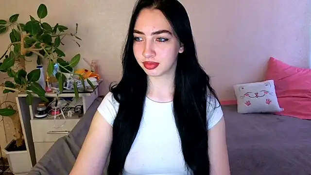 Snapshot of WildKittenX_ chatting on June 10, 2026, 4:01 am WildKittenX online show from June 10, 2026, 4:01 am