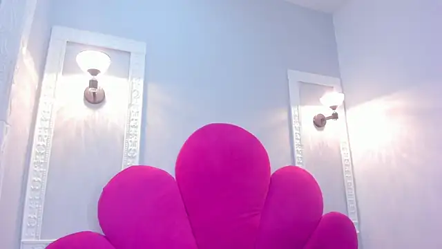 Bonniie 22 online show from October 25, 2025, 2:02 pm