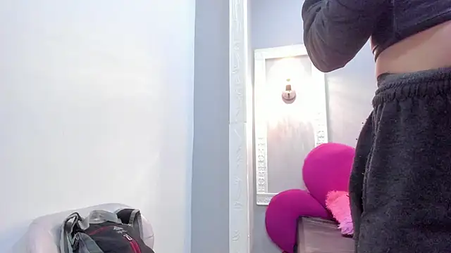 Bonniie 22 online show from December 13, 2025, 7:53 pm