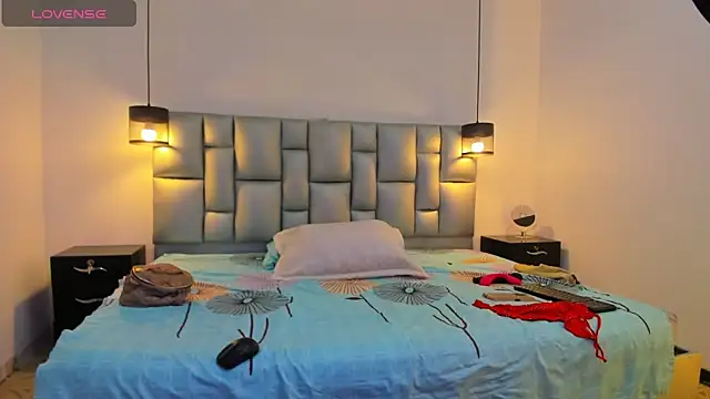 LunaaSweett online show from December 15, 2025, 7:40 pm