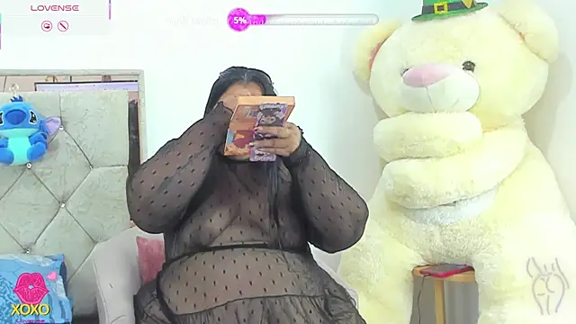 LunaaSweett online show from April 30, 2026, 8:37 pm