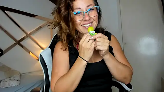 Snapshot of Allison_greey chatting on December 15, 2025, 7:40 pm Allison greey online show from December 15, 2025, 7:40 pm