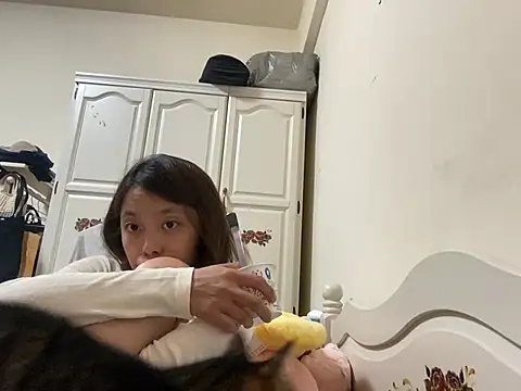 ladypaggy online show from March 8, 2025, 3:56 pm