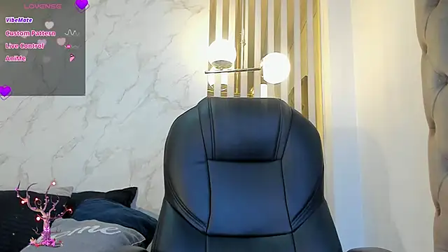 Snapshot of Oriana_gh chatting on October 15, 2025, 3:39 am Oriana gh online show from October 15, 2025, 3:39 am