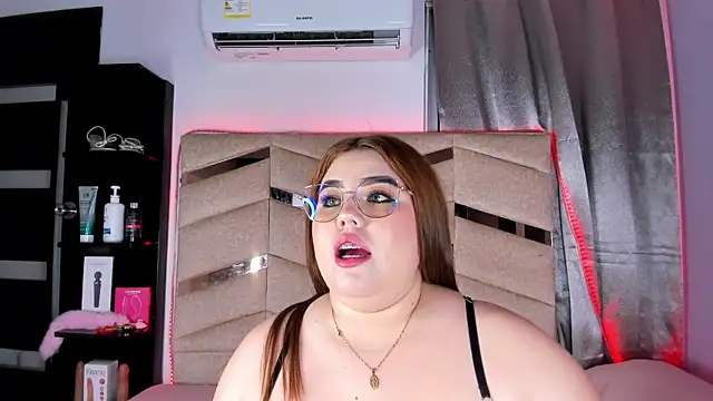 MadissonLee   online show from April 28, 2026, 10:15 pm