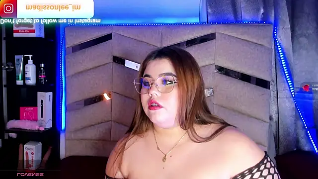 Snapshot of MadissonLee__ chatting on June 2, 2026, 10:23 pm MadissonLee online show from June 2, 2026, 10:23 pm