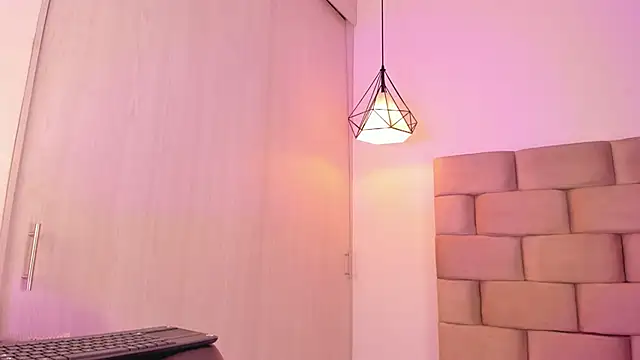 Snapshot of valeria_monsalve chatting on March 19, 2025, 5:52 am valeria monsalve online show from March 19, 2025, 5:52 am