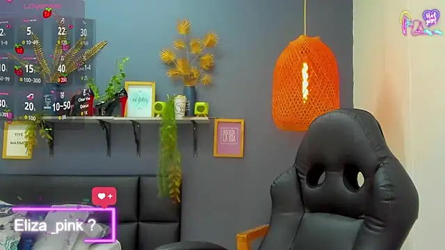 Snapshot of yessila_parker chatting on June 16, 2026, 8:50 am yessila parker online show from June 16, 2026, 8:50 am