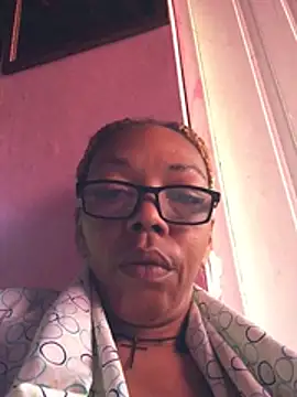 Snapshot of Ladyzee25 chatting on May 7, 2026, 10:42 am Ladyzee25 online show from May 7, 2026, 10:42 am