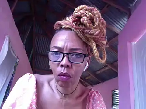 Snapshot of Ladyzee25 chatting on June 9, 2026, 9:26 pm Ladyzee25 online show from June 9, 2026, 9:26 pm