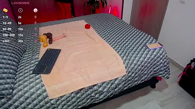 Snapshot of CarolinneFiotti chatting on September 15, 2025, 1:55 pm CarolinneFiotti online show from September 15, 2025, 1:55 pm