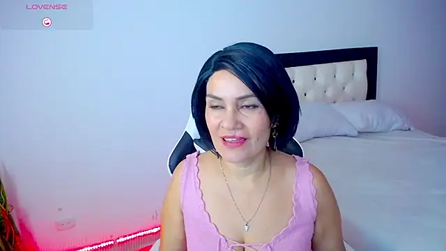 Snapshot of CarolinneFiotti chatting on October 23, 2025, 3:22 pm CarolinneFiotti online show from October 23, 2025, 3:22 pm