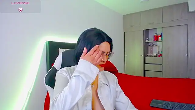 Snapshot of CarolinneFiotti chatting on November 14, 2025, 2:16 pm CarolinneFiotti online show from November 14, 2025, 2:16 pm