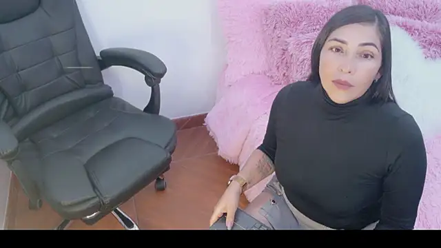 Snapshot of luna_lgomez_ chatting on June 17, 2026, 12:13 am luna lgomez online show from June 17, 2026, 12:13 am