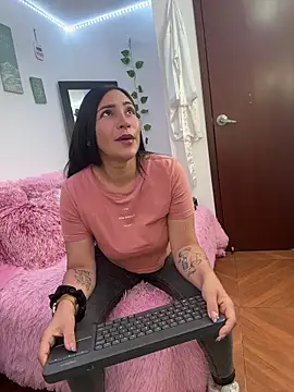 Snapshot of luna_lgomez_ chatting on June 17, 2026, 12:18 pm luna lgomez online show from June 17, 2026, 12:18 pm