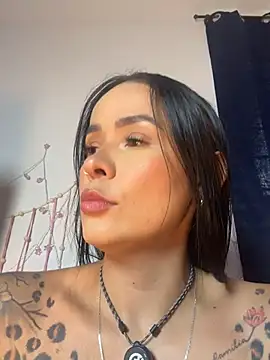 HotAlana  online show from April 28, 2026, 4:12 pm