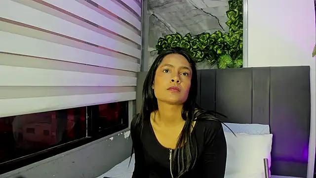 Snapshot of Fernanda_liie_ chatting on October 8, 2025, 12:25 pm Fernanda liie online show from October 8, 2025, 12:25 pm