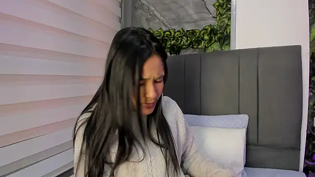 Fernanda liie  online show from December 16, 2025, 12:32 pm