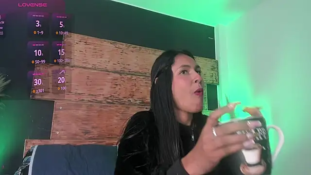 Fernanda liie  online show from June 24, 2026, 12:37 pm