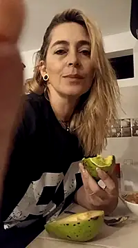 Sara Valkyri online show from March 8, 2025, 4:12 am