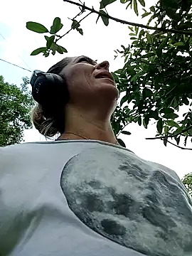 Sara Valkyri online show from March 9, 2025, 3:05 pm