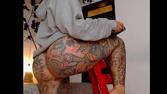 Sara Valkyri online show from March 18, 2025, 1:00 am