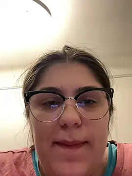 Snapshot of Layla- chatting on December 28, 2024, 2:53 pm Layla- online show from December 28, 2024, 2:53 pm