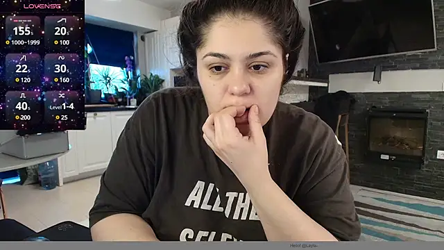 Snapshot of Layla- chatting on January 10, 2025, 11:54 am Layla- online show from January 10, 2025, 11:54 am