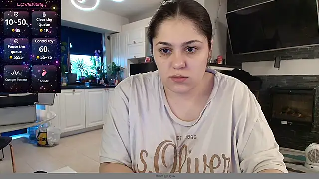 Snapshot of Layla- chatting on January 21, 2025, 9:13 am Layla- online show from January 21, 2025, 9:13 am