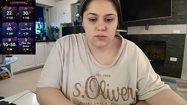 Snapshot of Layla- chatting on January 22, 2025, 9:35 am Layla- online show from January 22, 2025, 9:35 am