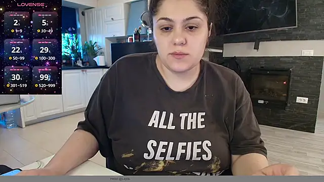 Snapshot of Layla- chatting on January 29, 2025, 9:23 am Layla- online show from January 29, 2025, 9:23 am