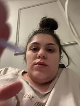 Snapshot of Layla- chatting on January 30, 2025, 5:39 pm Layla- online show from January 30, 2025, 5:39 pm