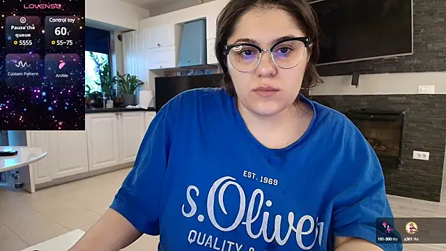 Snapshot of Layla- chatting on February 5, 2025, 9:04 am Layla- online show from February 5, 2025, 9:04 am