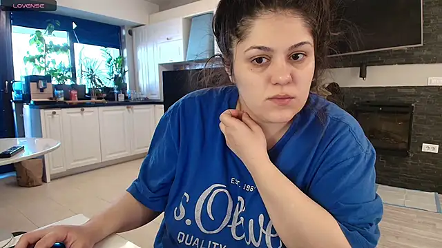 Snapshot of Layla- chatting on March 21, 2025, 2:29 pm Layla- online show from March 21, 2025, 2:29 pm